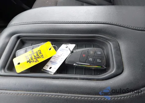 2024 Chevrolet Suburban 4Wd Ls z USA, uszkodzony, nr VIN 1GNSKBKD7RR116763